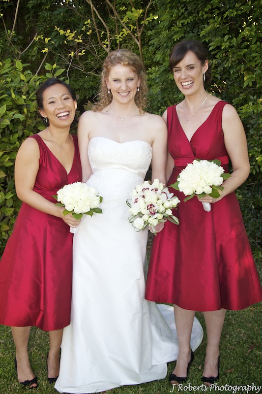 Bride with her bridesmaids - wedding photography sydney